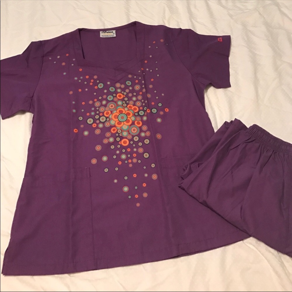 Scrub set